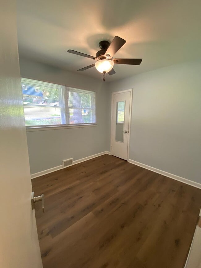 Building Photo - Downtown West Jefferson Living – 3BR Home with Deck & Carport