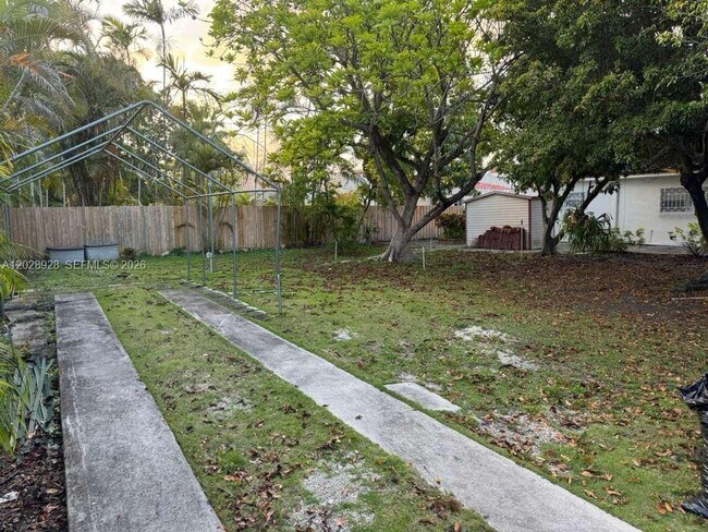 Building Photo - 3600 SW 26th St
