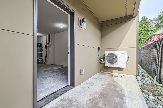 Building Photo - New Construction!  Spacious Modern Townhome in Edmonds.