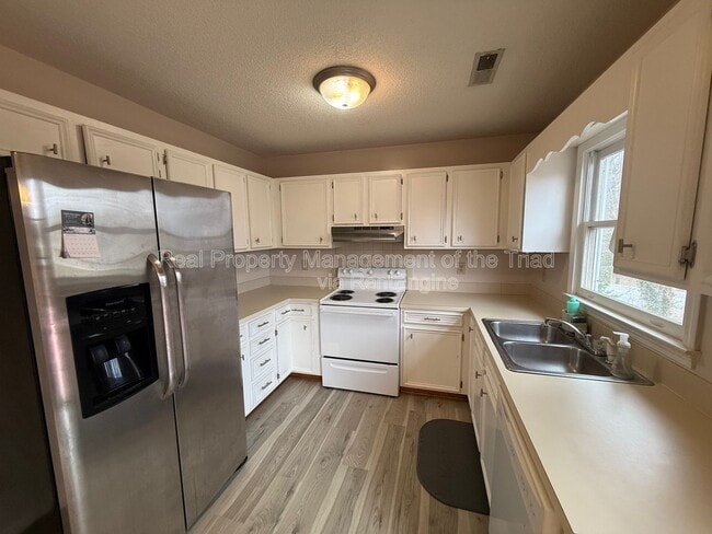 Building Photo - 1805 Lois Ct