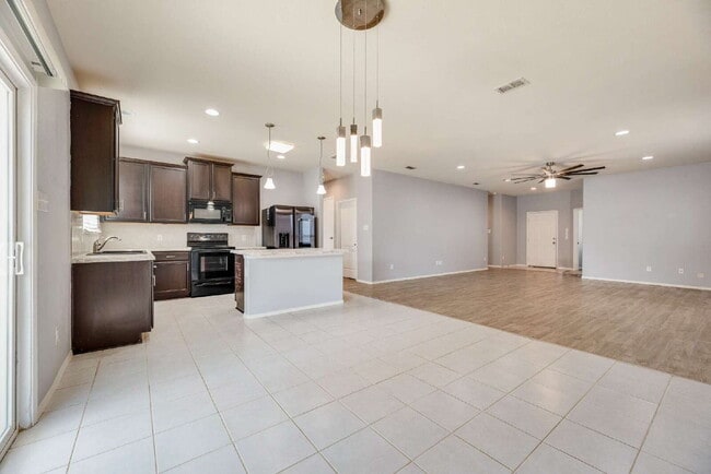 Building Photo - Charming 3-Bedroom, 2 Baths with 1,670 Sq Ft of Comfort in Providence Village