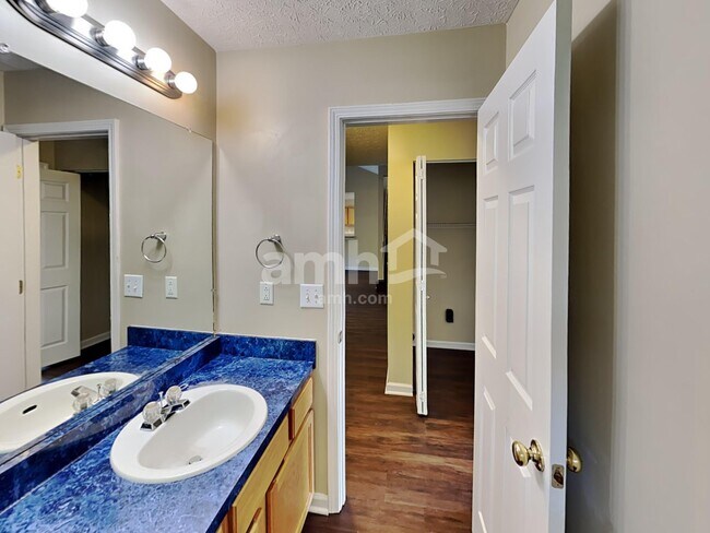 Building Photo - 1237 Cheyenne Ct