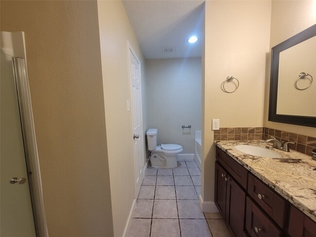 Building Photo - 6207 Pleasant Stream Dr