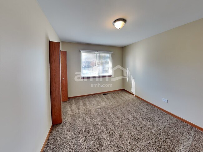 Building Photo - 26251 W Bayberry Ct