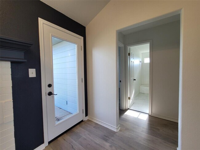 Building Photo - 208 Newcastle Dr