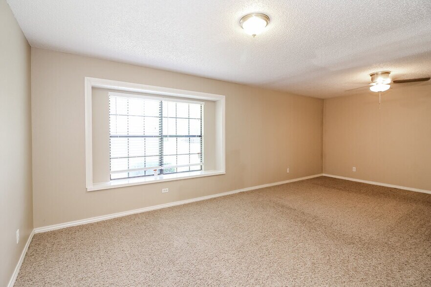 Building Photo - 1037 Eagle Ct