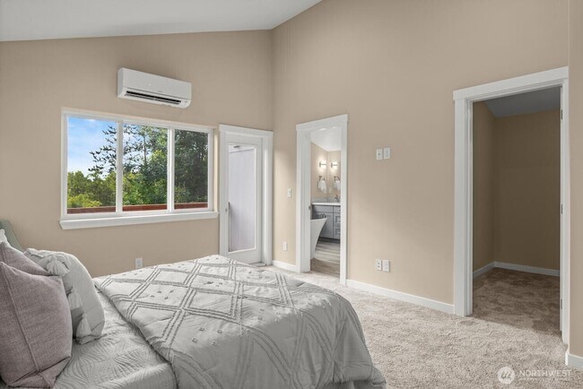 Building Photo - 6417 Ellis Ave S