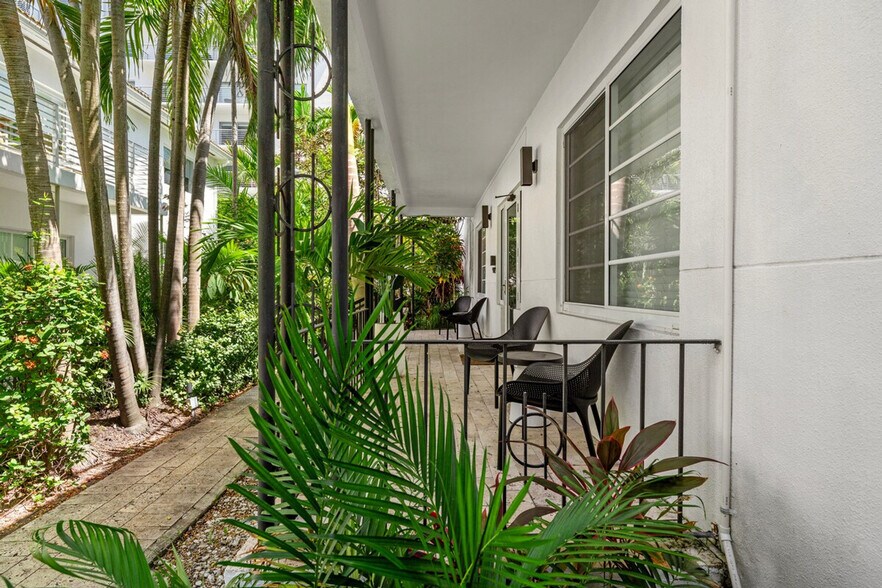 Building Photo - 1335 Lincoln Rd