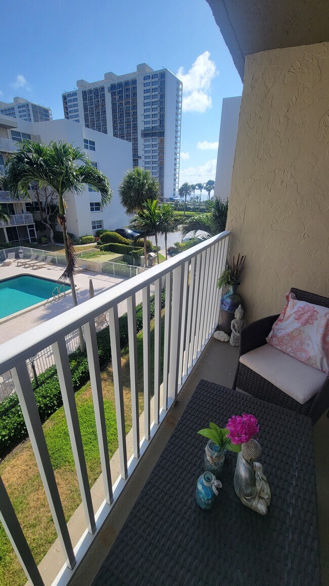 Building Photo - 2929 S Ocean Blvd