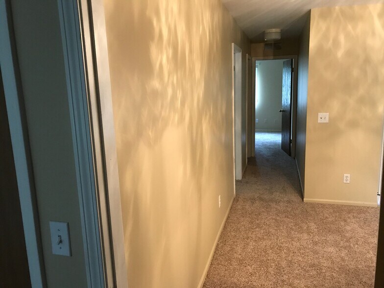 Building Photo - 42825 Lilley Pointe Dr