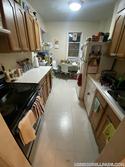 Building Photo - 822 Huntington Ave