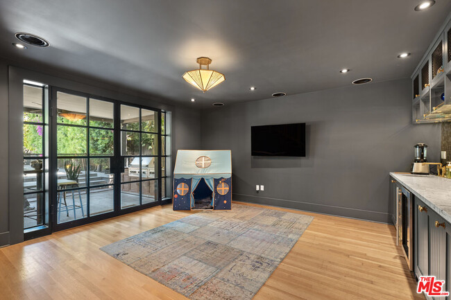 Building Photo - 1421 Edgecliffe Dr