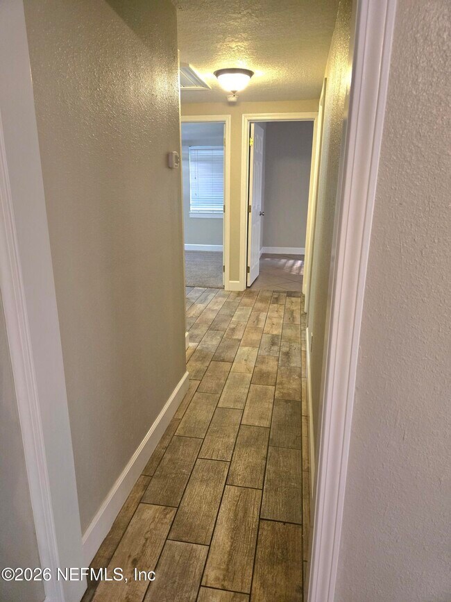 Building Photo - 615 Luna Ct