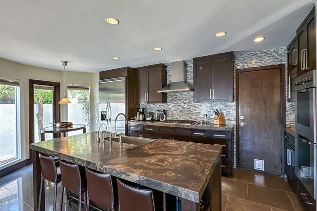 Building Photo - 11470 Dona Evita Dr