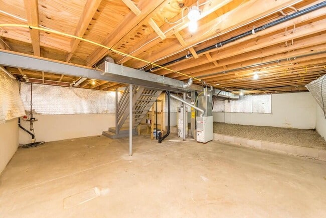 Building Photo - 5609 Blandon