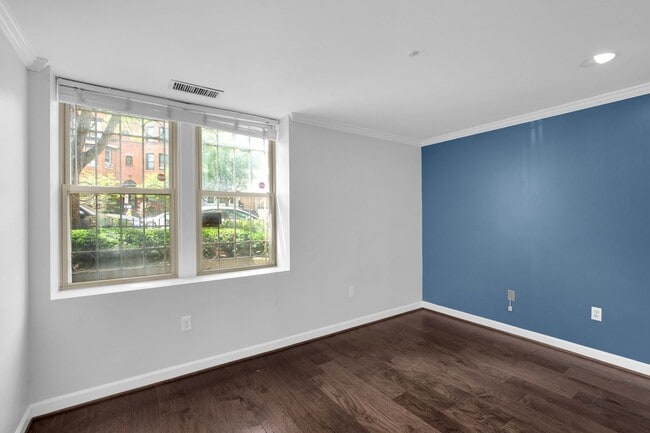 Building Photo - Spacious 1 Bedroom unit in Adams Morgan area