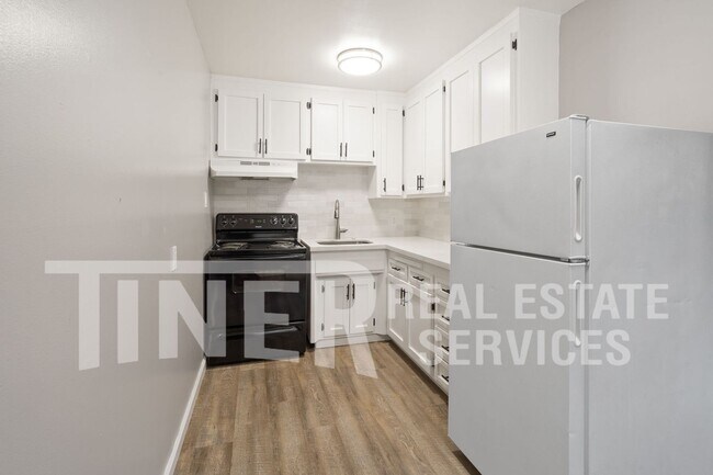 Building Photo - 1111 W St.-#4