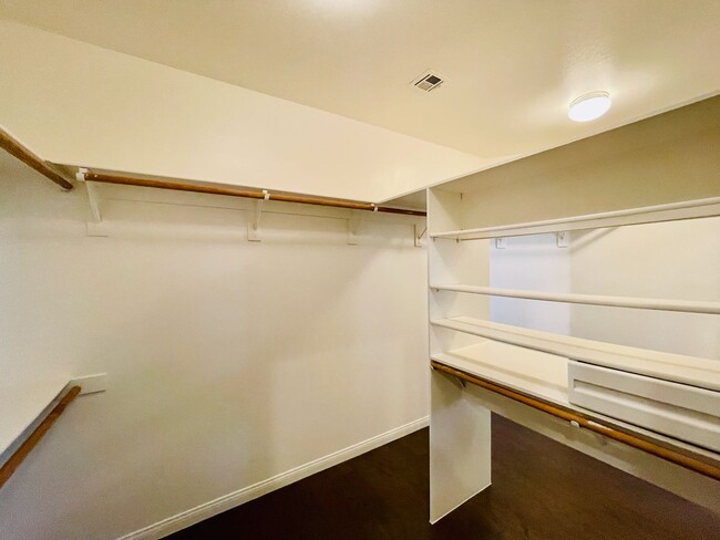 Building Photo - COMING SOON: Hardwood floors, freshly pain...