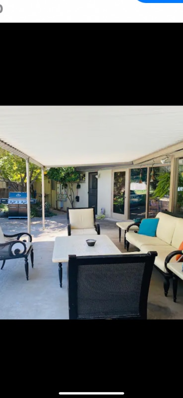 Building Photo - 914 Arbutus Ave