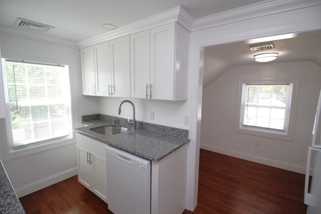 Building Photo - 96 Walnut Ln