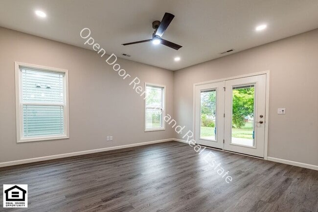 Building Photo - 307 Toledo St