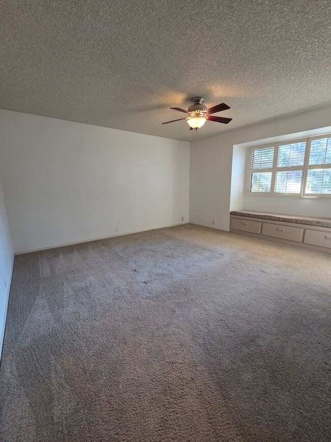 Building Photo - REDUCED!!!