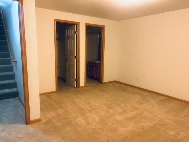 Bedroom 3 lower level - 3716 Decathlon Pky