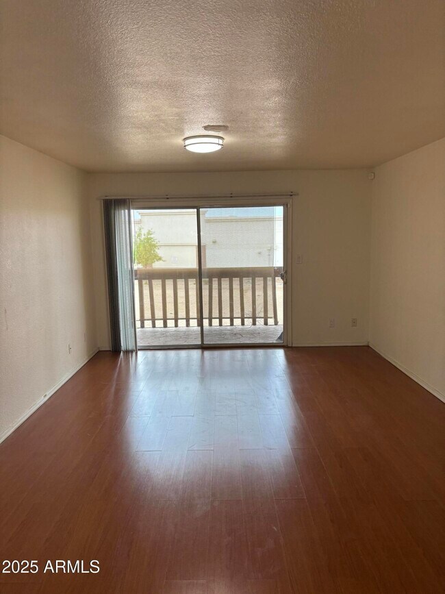 Building Photo - 2121 W Royal Palm Rd