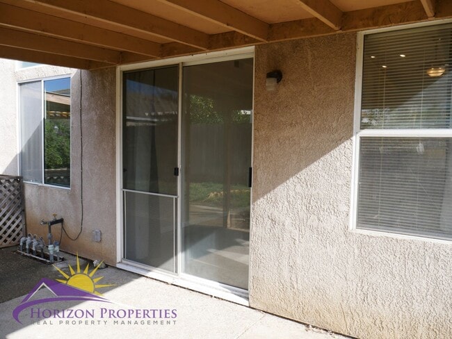 Building Photo - 9472 Clementine Way