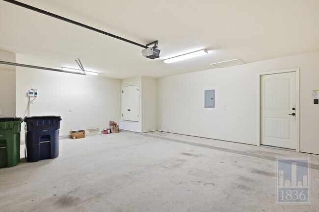 Building Photo - 8336 Paola St