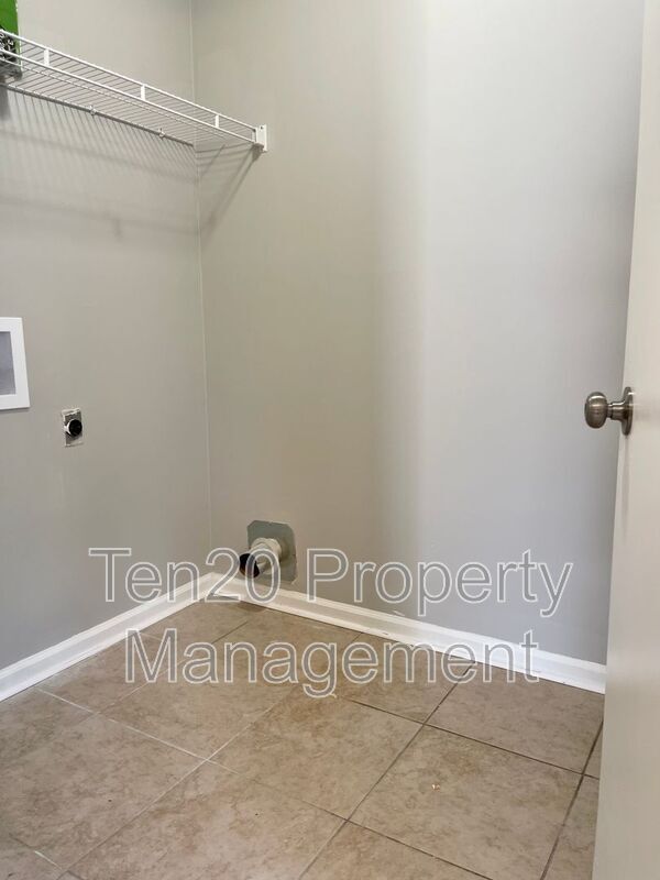 Building Photo - 2521 Lacey Oak Ct