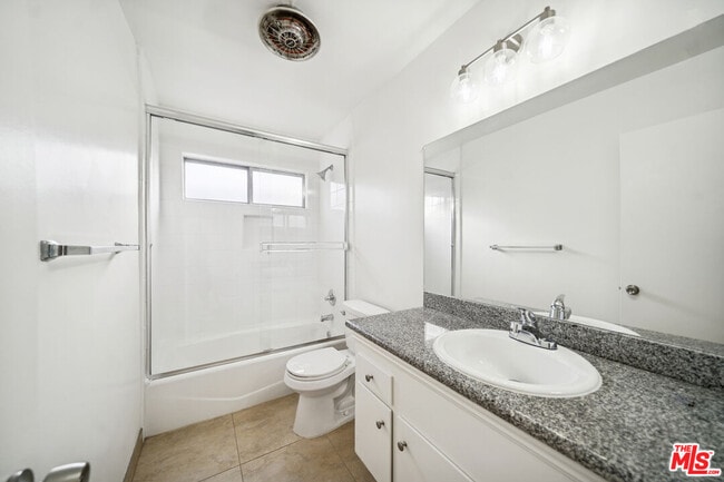 Building Photo - 7548 Hampton Ave