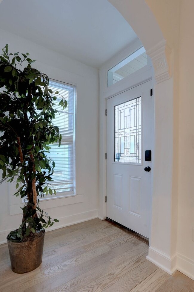 Building Photo - Renovated Single Family 2BR+2Bonus Rm/2.5BA Home in the Heart of Waverly