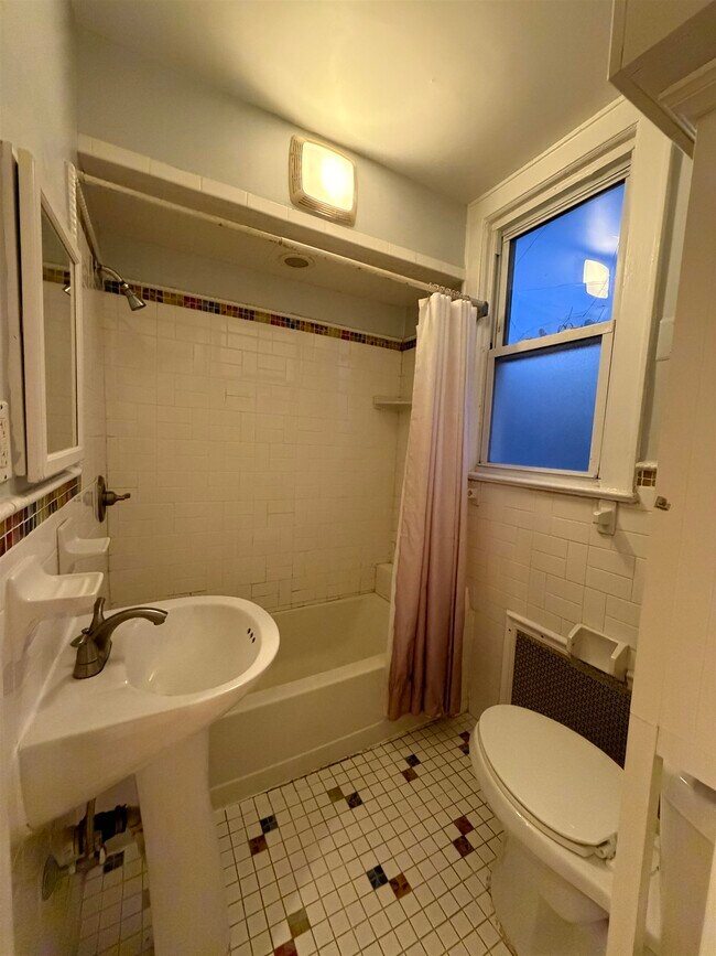 Building Photo - 206 Hancock Ave