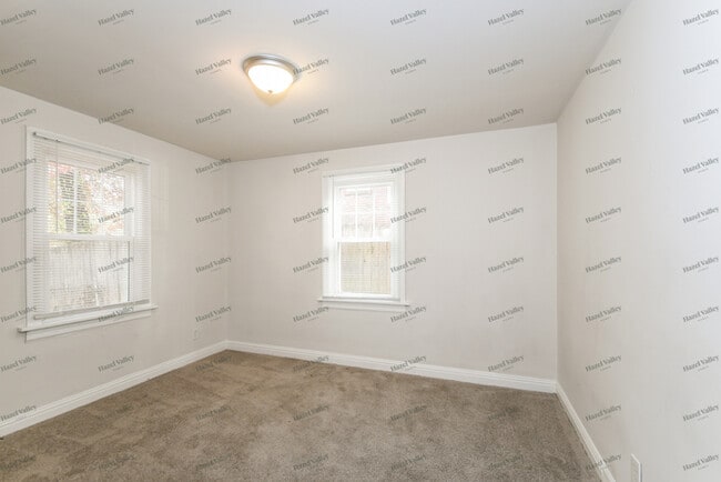 Building Photo - 515 Carson Rd