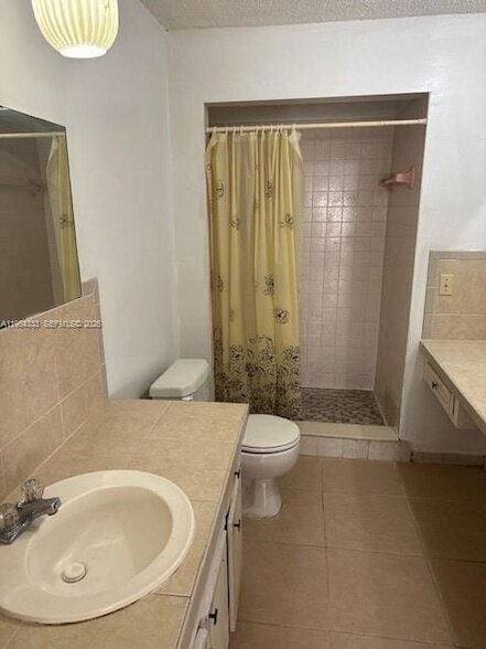 Building Photo - 3920 Woodside Dr