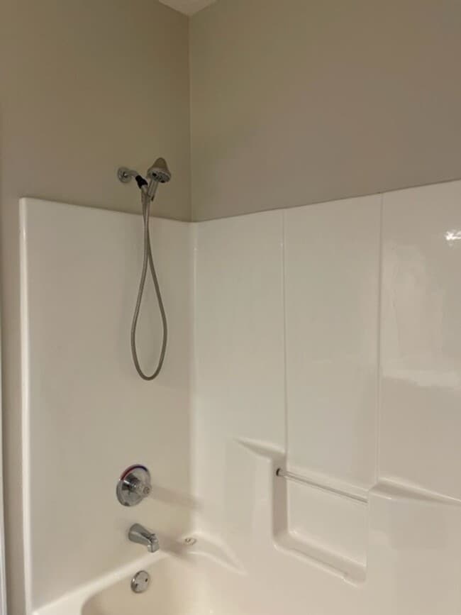 Building Photo - PRE-LEASING - 3 Bedroom in East Republic