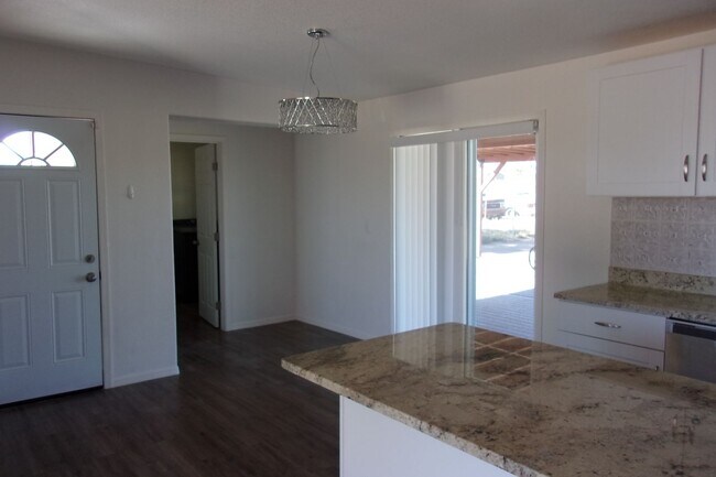 Building Photo - Great home in with great mountain views.