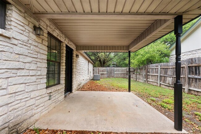 Building Photo - 2306 Alimony Cove