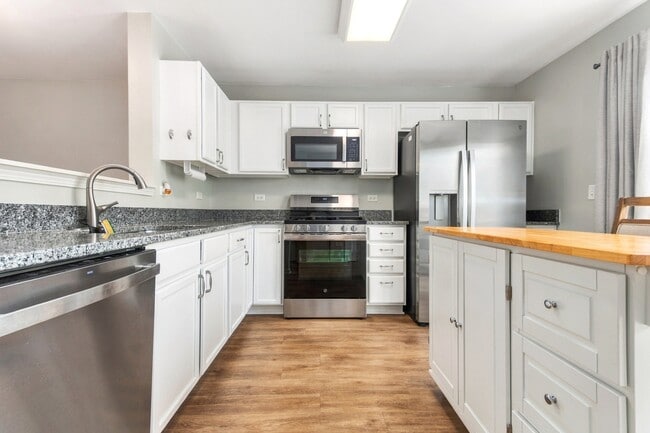 Building Photo - 24615 Patriot Square Dr S