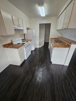Building Photo - 504 Jeanell Dr