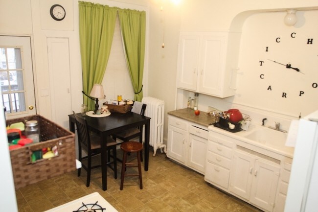 Interior Photo - 739 N Perry St
