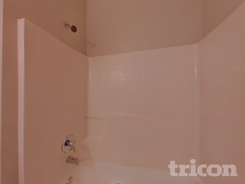 Building Photo - 5530 Sycamore Canyon Dr