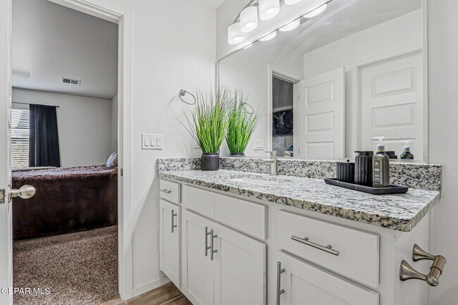 Building Photo - 15252 Apex Ct