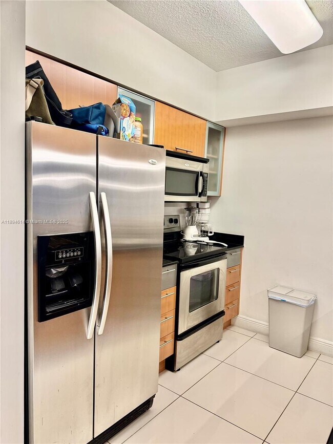 Building Photo - 1750 N Bayshore Dr