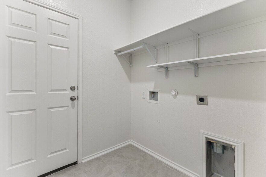 Building Photo - 4481 Acerno St