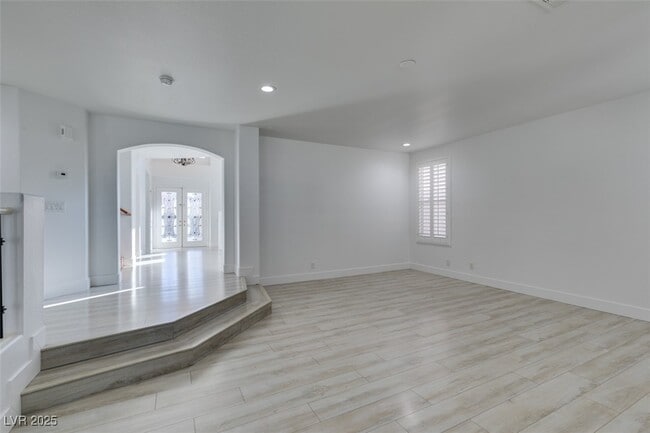 Building Photo - 1401 Via Savona Dr