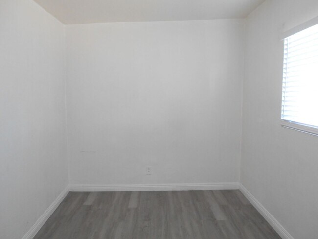 Building Photo - Charming Single-Story Home located in the Heart of Las Vegas