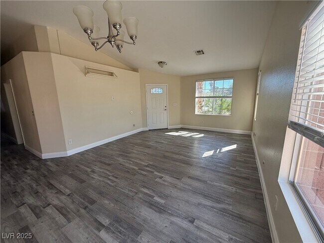 Building Photo - 708 Cozy Canyon Dr