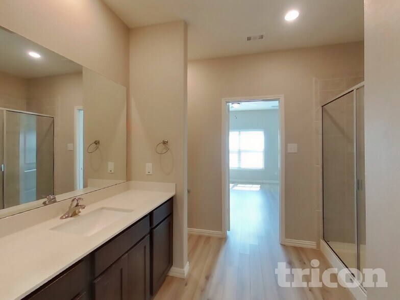 Building Photo - 3109 Chillingham Dr